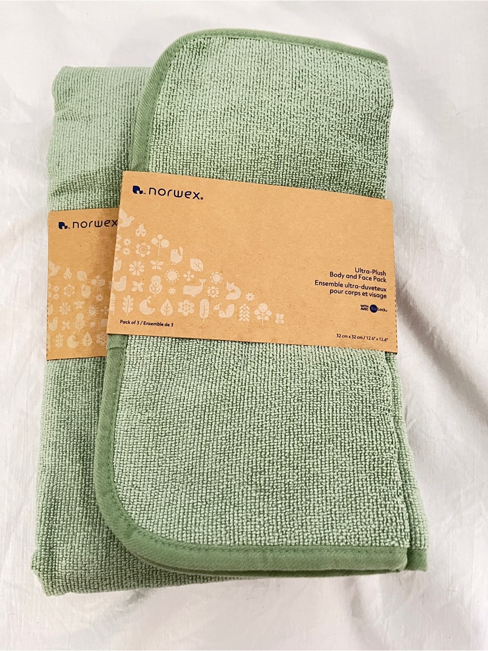 Norwex Sage Green Ultra-Plush Body & Face Pack and both towels